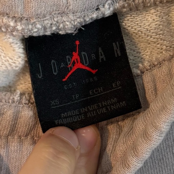 Jordan Essentials Pleated Fleece Cuffed Sweatpants Beige/Gray Women's Size XS - Picture 14 of 15